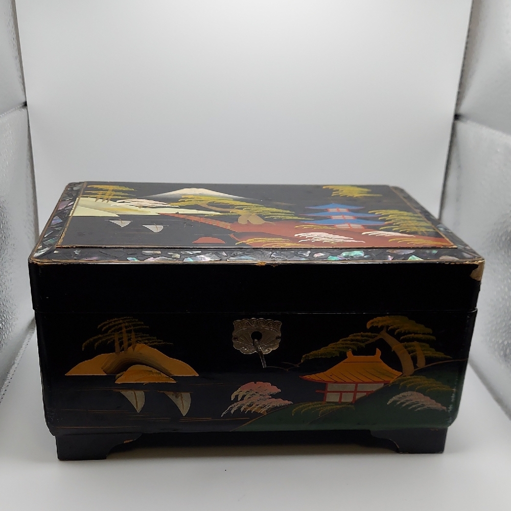 Black Lacquered & Abalone Jewelry & Music Box & Scenic Design,Locks,Music works.